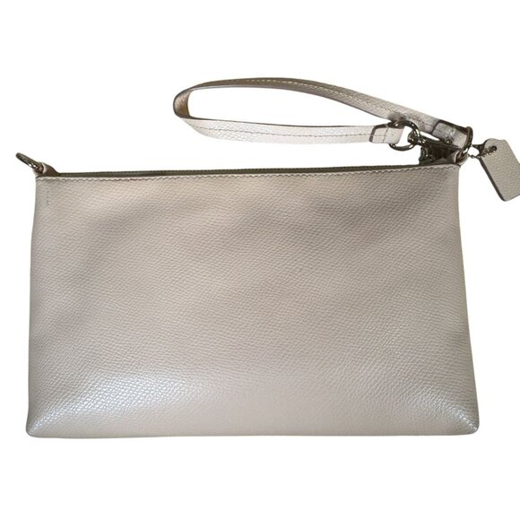 Coach East/West Leather Wristlet in Pale Blush Pink in Excellent Condition! - Picture 7 of 9